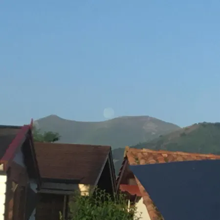 Maison Fleurie Nocleg ze śniadaniem Uhart-Cize