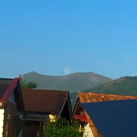 Bed & Breakfast Maison Fleurie Uhart-Cize